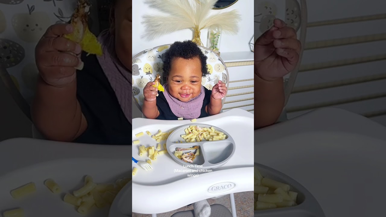 Lunchtime with my 13 months old 😍 We had Macaroni and chicken wings   Highchair GracoUK