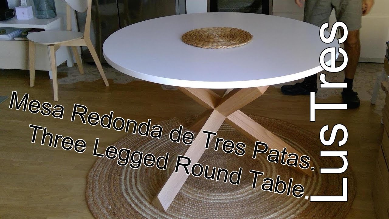 Mesa Redonda de Tres Patas // Three Legged Round Table
