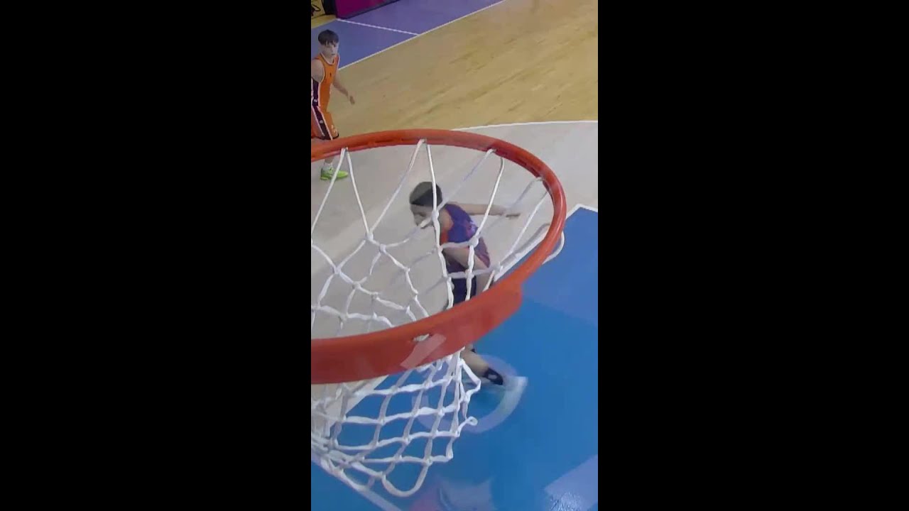 Mateo VARELA por la ESPALDA, qu&eacute; talento | Minicopa Endesa Tarragona 2024
