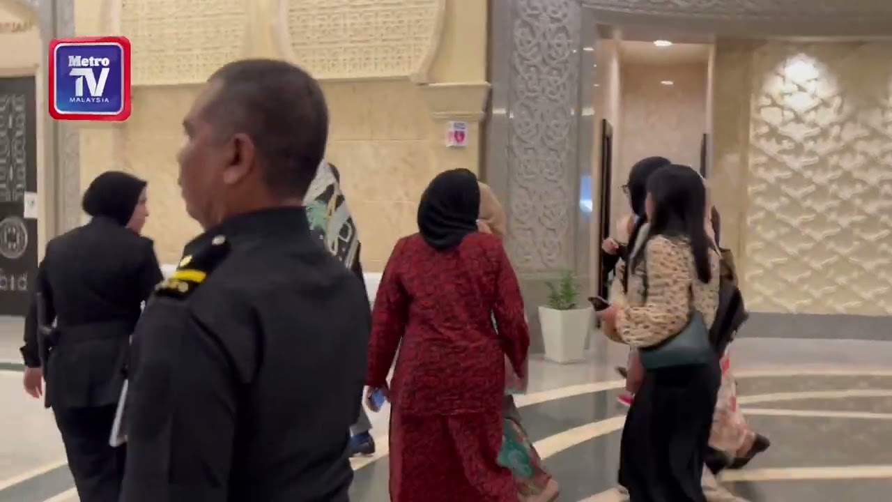 Isteri Isa Samad menangis, ahli keluarga lain berpelukan