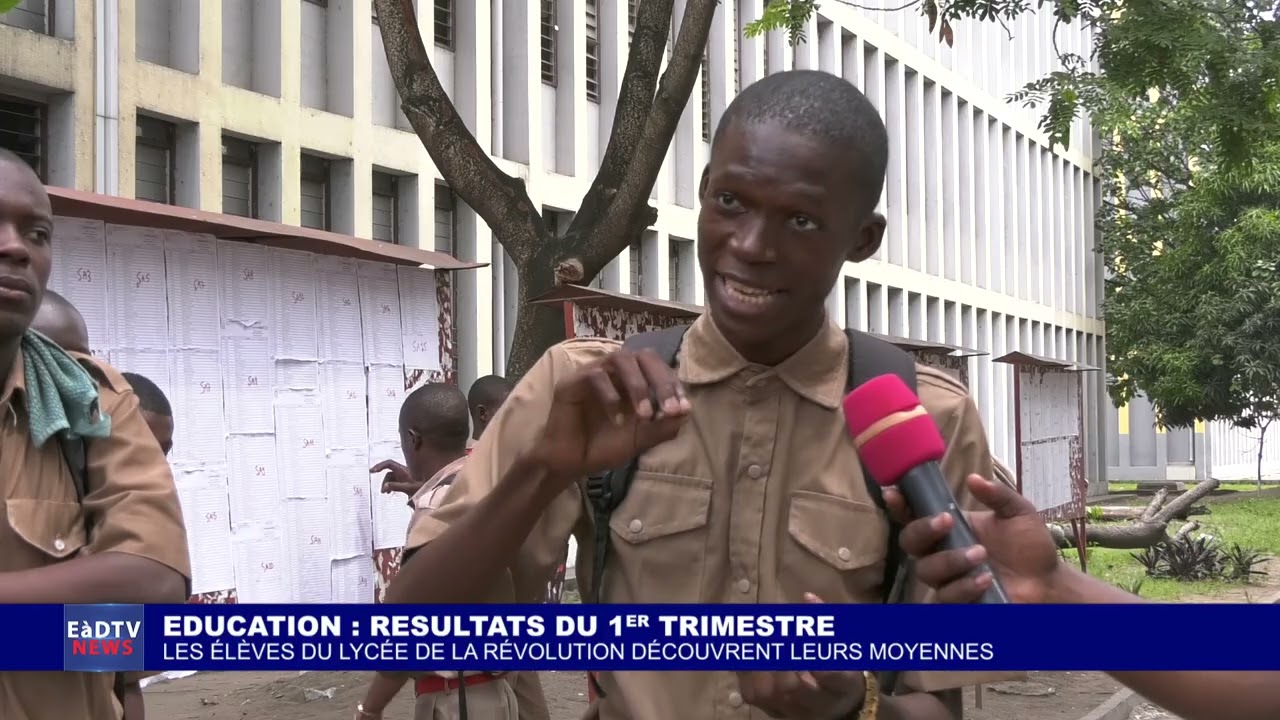 LES ÉLÈVES DU LYCÉE DE LA RÉVOLUTION DÉCOUVRENT LEURS MOYENNES DU 1ER TRIMESTRE