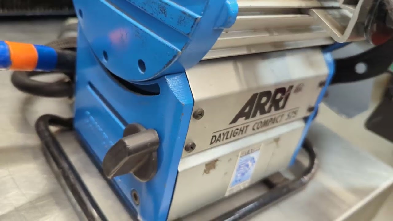 ARRI Daylight Compact 575 HMI Kit Ballast, Lenses, Barndoors, Scrims, 2 Head Cables