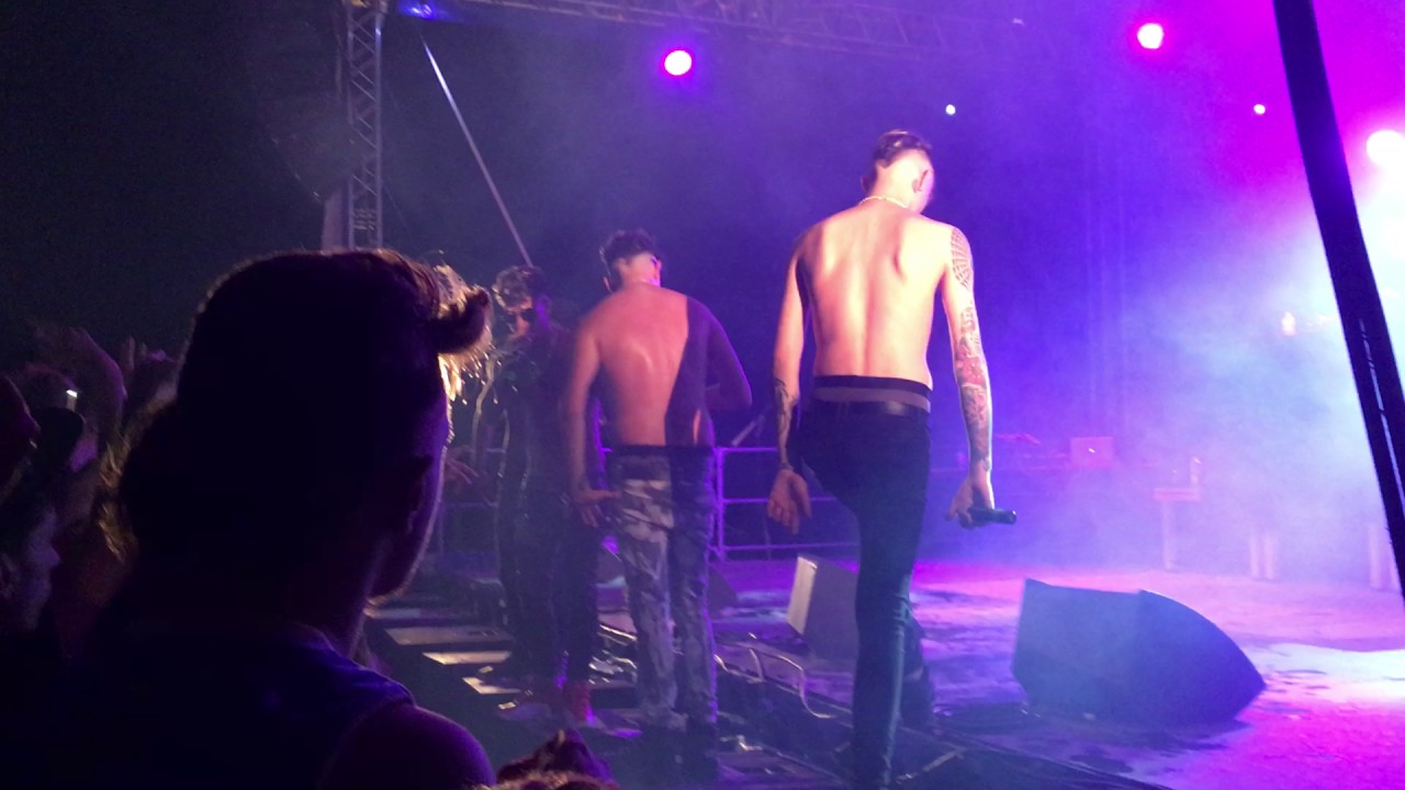 DARK POLO GANG - PESI SUL COLLO LIVE @DESIO 2/09/2016 HD