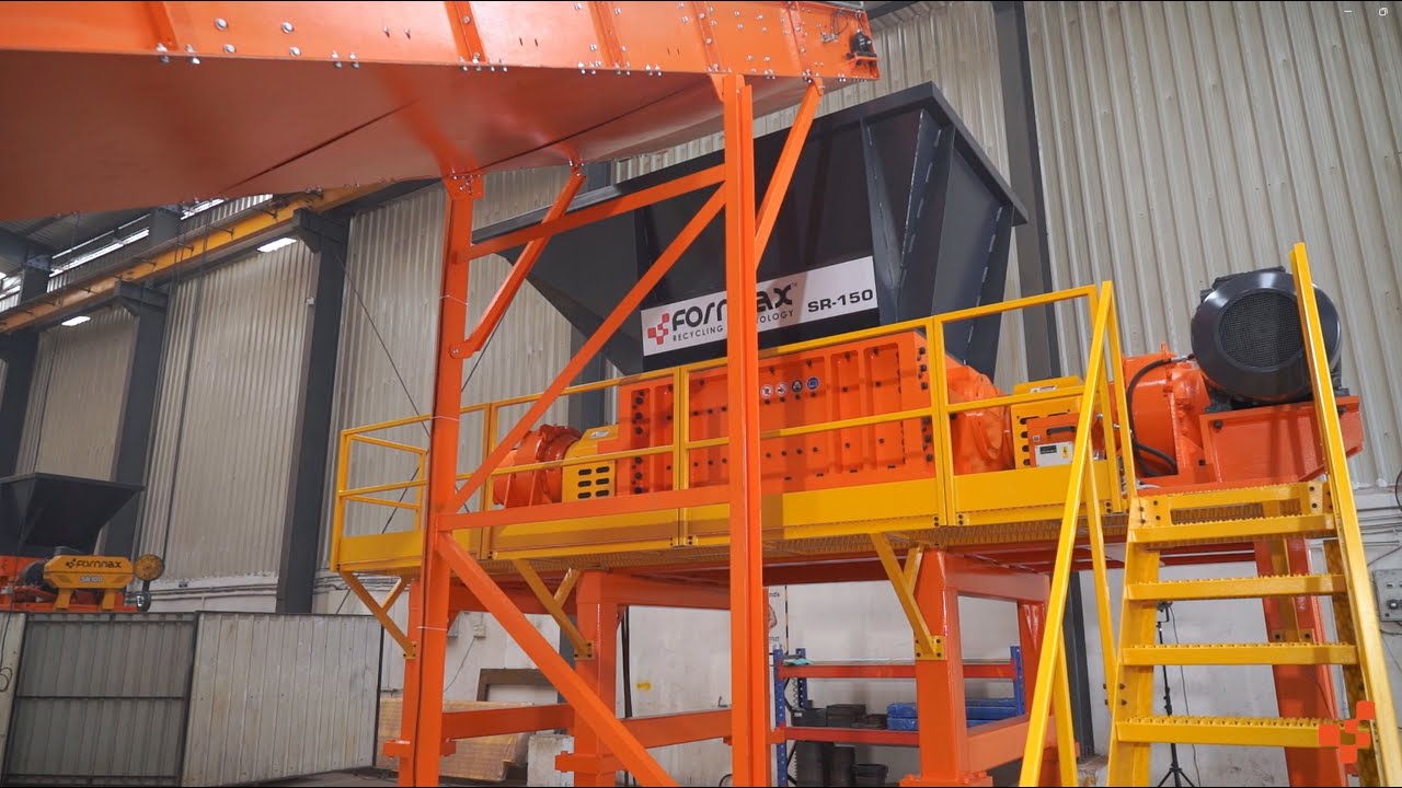 Fornnax Dual-Shaft SR-150 Primary Shredder Full Tyre into variable-sized strips