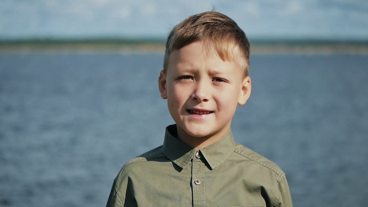 ИДЁТ СОЛДАТ ПО ГОРОДУ