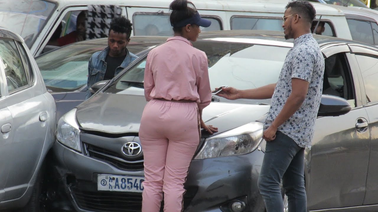 Getting Ethiopian Girl's Numbers, prank with somali boy phone PRANK.2020