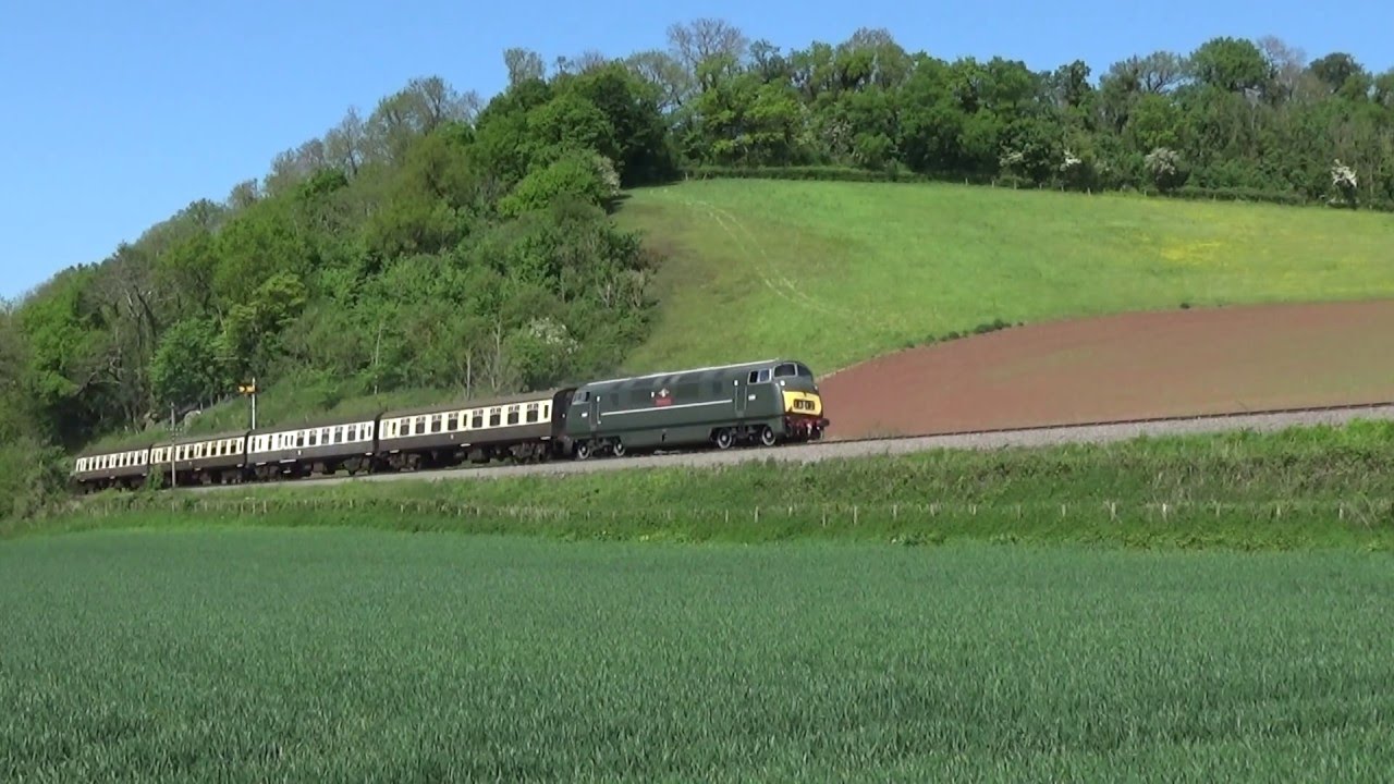D832 'Onslaught' passes Castle Hill with Diesel Engineman Course on 14th May 2016