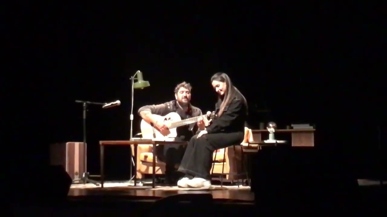 Rocío Aguilar y Antonio Orozco cantando “estoy hecho de pedacitos de ti”