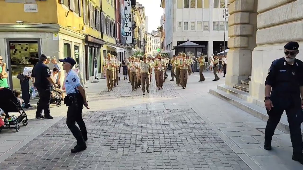 Fanfara della Brigata alpina "Julia": Bianco, rosso e verde