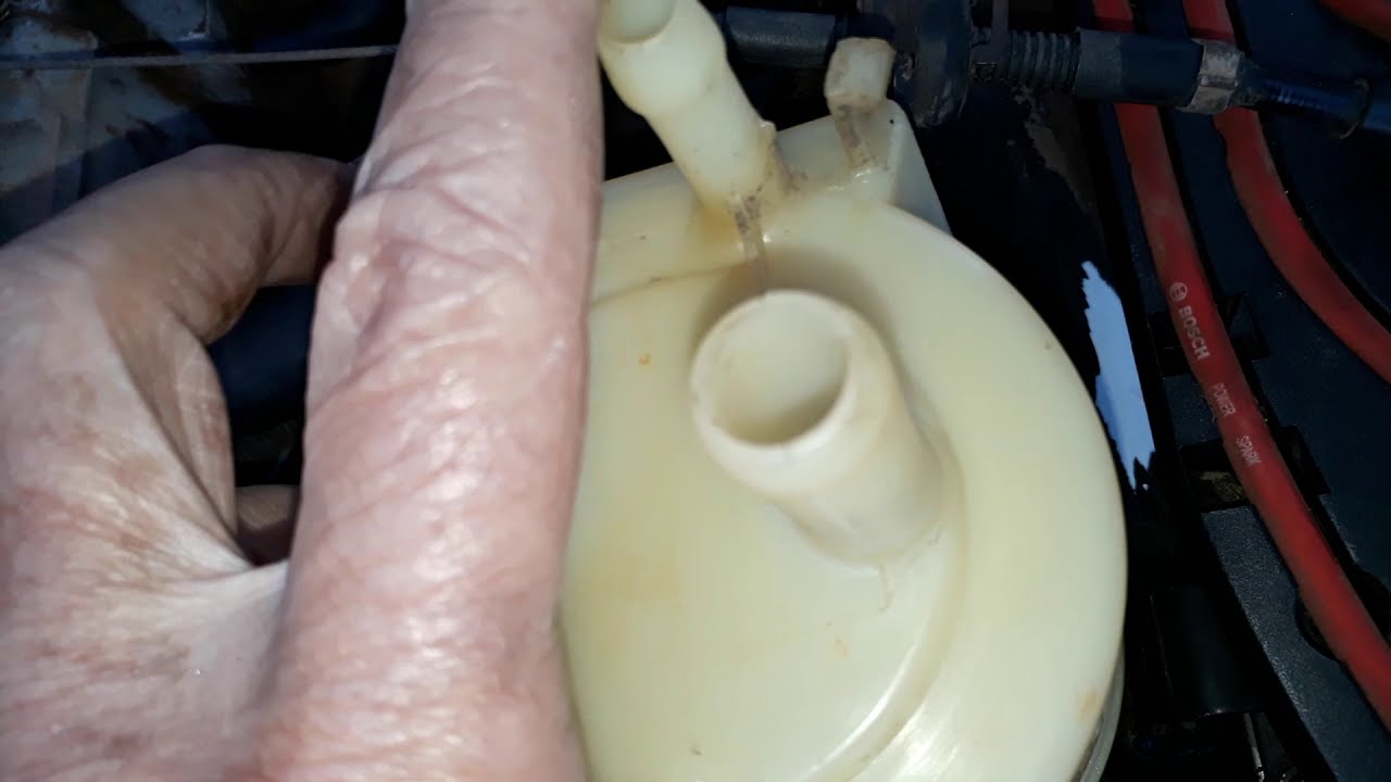 COMO FAZER A TROCA DO ÓLEO E SANGRAR A DIREÇÃO HIDRÁULICA DA SAVEIRO !!! ( 145 )