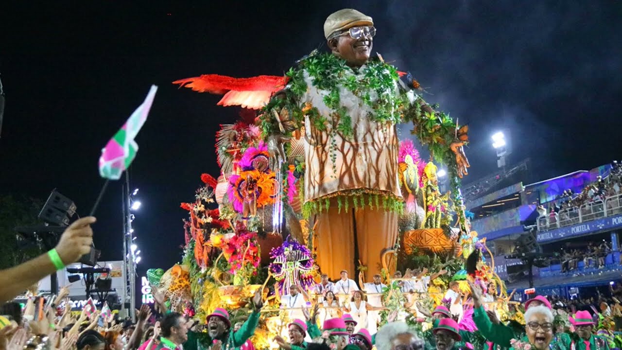 Mangueira 2026 - Mestre Sacaca do Encanto do Tucuju, Amazonia Negra - Esquenta e inicio do desfile