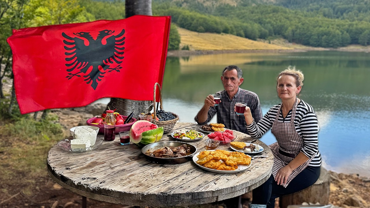 Traditional Saç-Baked Meat 🍖🔥 High in the Balagjaj Mountain, Albania 🇦🇱