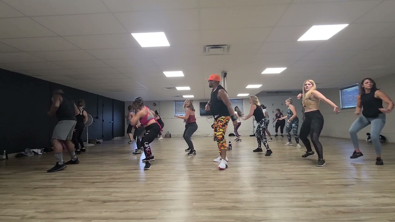 "I'm Your Boogie Man" by KC &The Sunshine Band (Dance Fitness Choreo by Danell Reese)