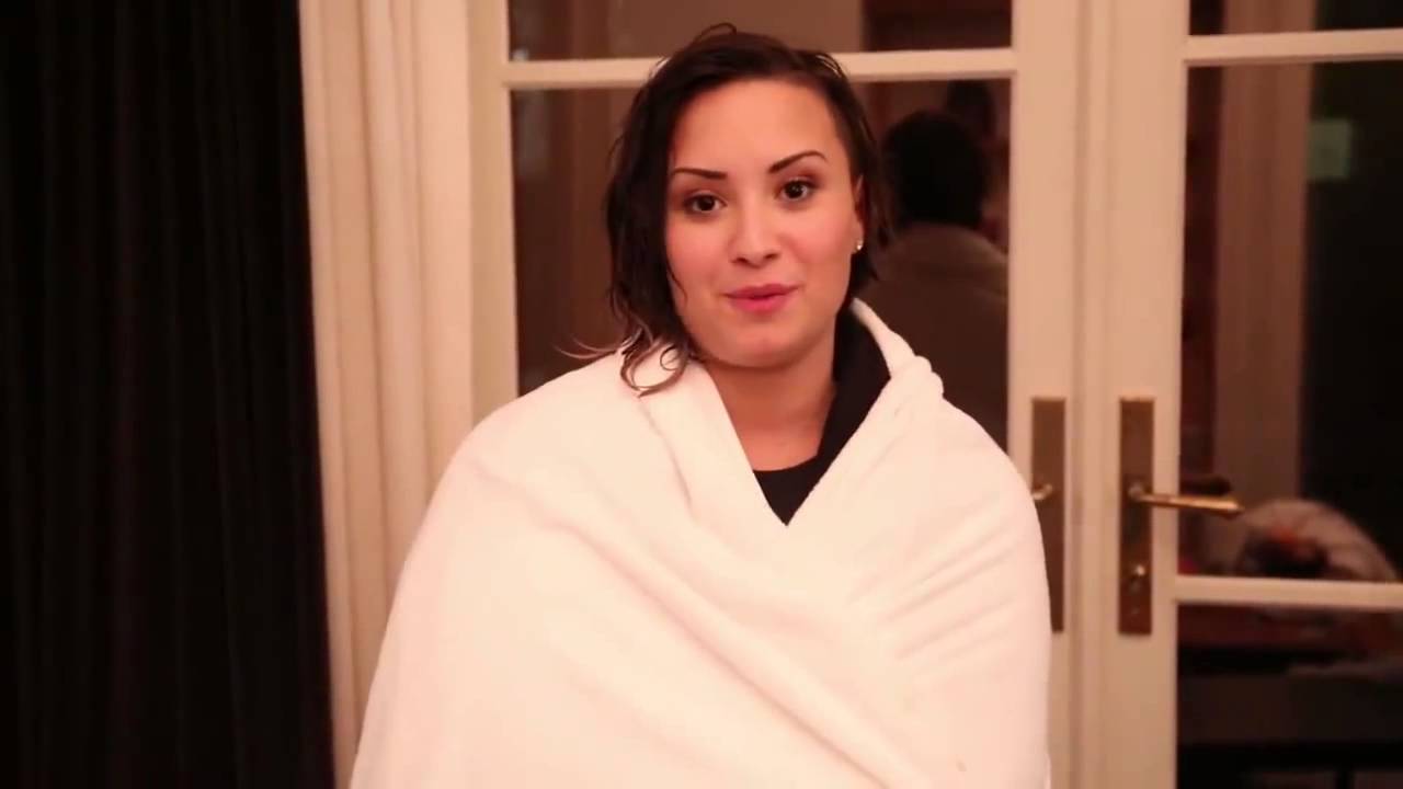 Demi Lovato -  Ice Bucket challenge