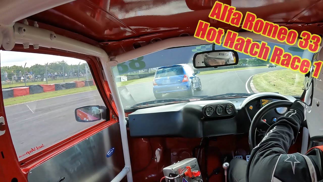 Alfa Romeo 33 S1 Does Battle For The First Time in Castle Combe Hot Hatch