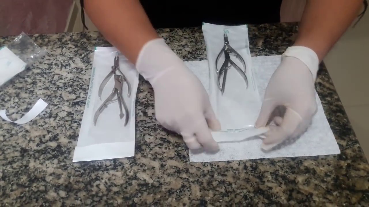Esterelizando os alicates de manicure na estufa passo a passo