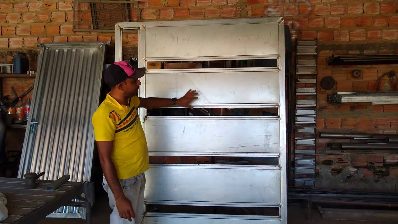 Porta pivotante de ferro, vídeo 1