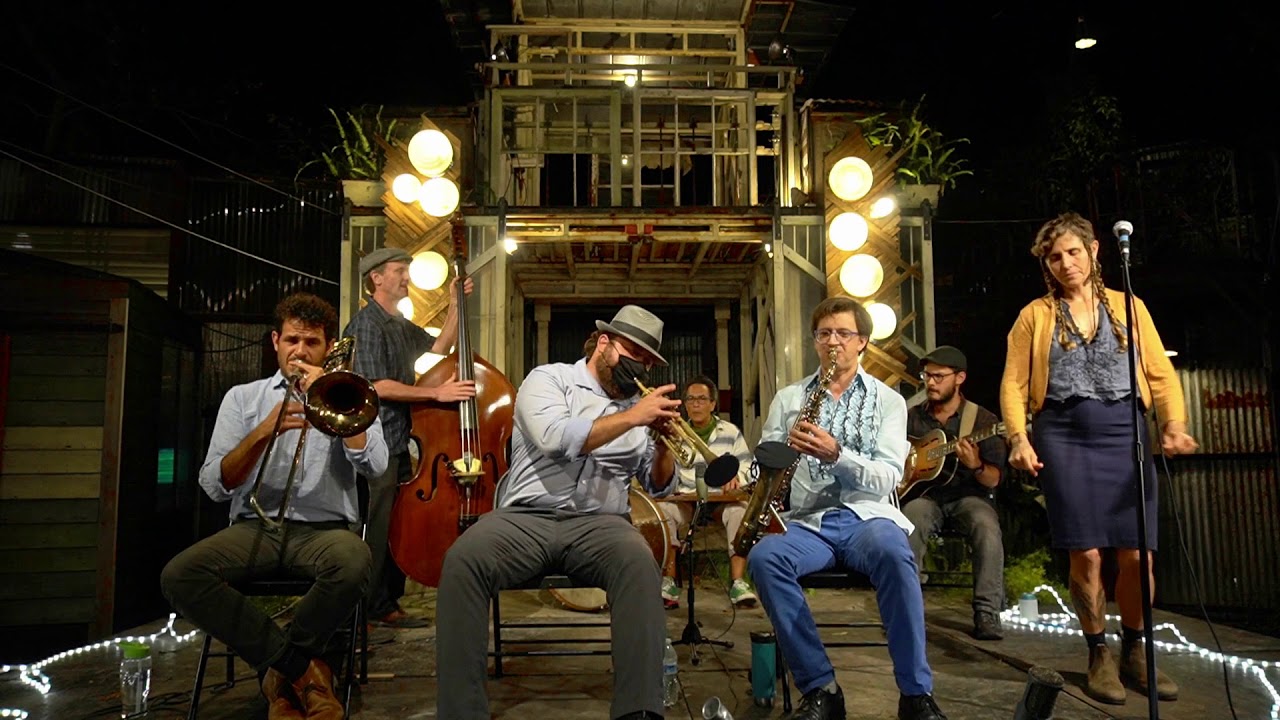 Lina's Blues - Smoking Time Jazz Club - Music Box Village