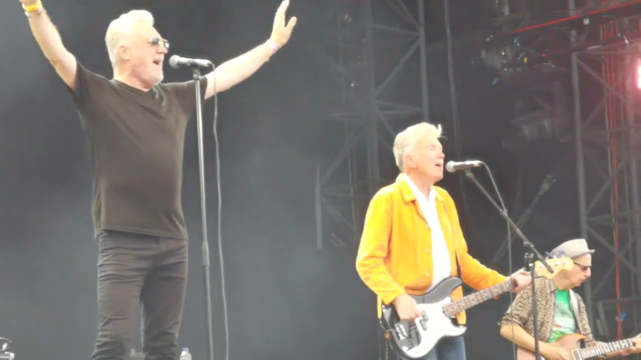 Undertones Lokerse festival 04/05/2025 love  parade