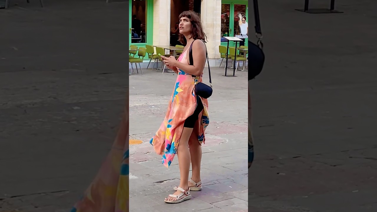 Will you help her 🥺     #trending #viralshort  #help