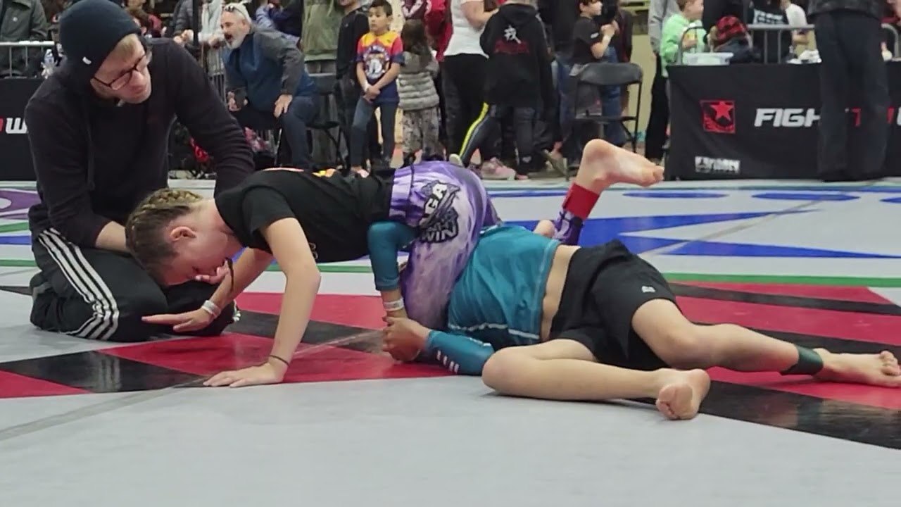 Victoria Mavrick F2W 11/19/22 Submission Win