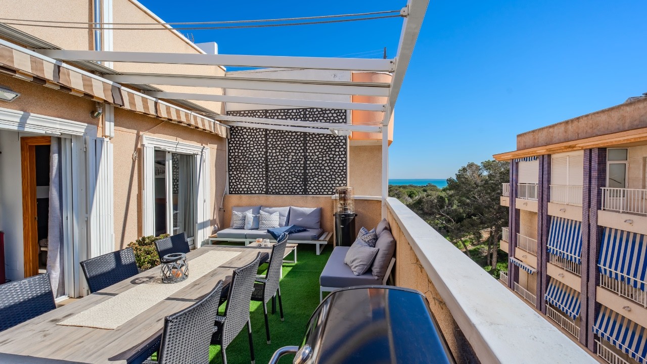 SOUTHFACING Penthouse apartment with 3 bed, 2 bath a garage, lift and Solarium in Guardamar €239,000