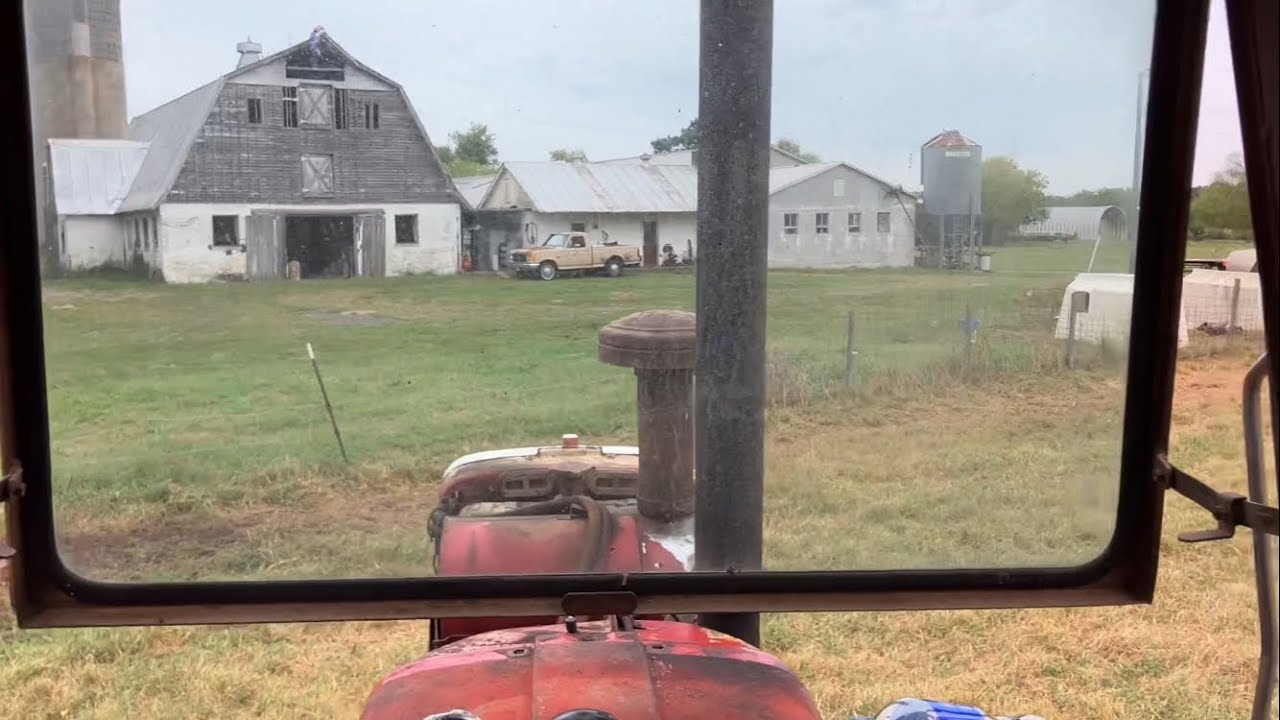 Уборка навоза и кустарников с помощью Farmall 1206