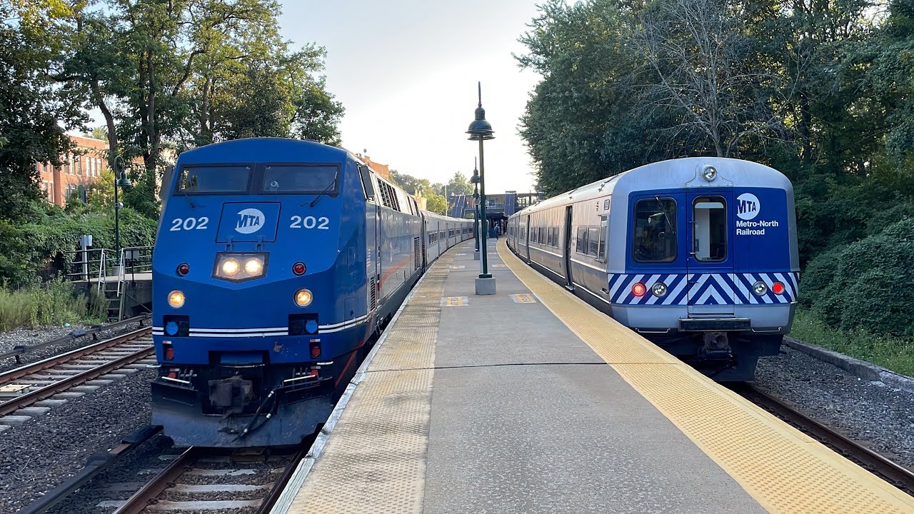 Metro-North Railroad Harlem Line PM Rush Action at Crestwood