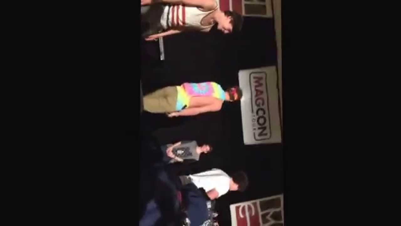 Taylor Caniff and Hayes Grier dancing at Magcon San Diego