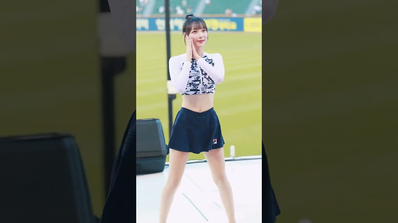 KBO Doosan Bears Cheerleader