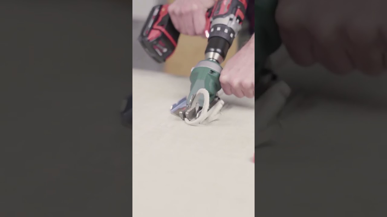 Straight cuts or difficult angles, the Snapper Shear Pro makes all fiber cement work easy! 😎