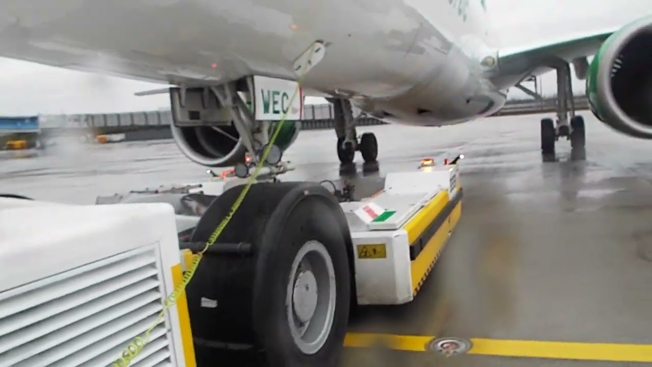 Push back of Wideroe ERJ-190-E2 LN-WEC in Munich 03.02.2020