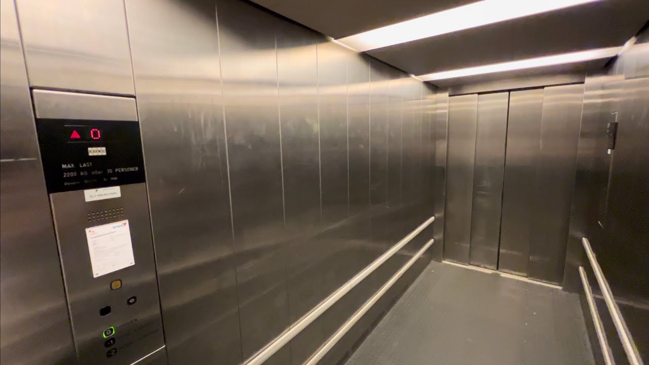 EPIC MOTOR!!! 1998 KONE Hydraulic Elevator @ Copenhagen Airport Parking Garage, Copenhagen, Denmark.