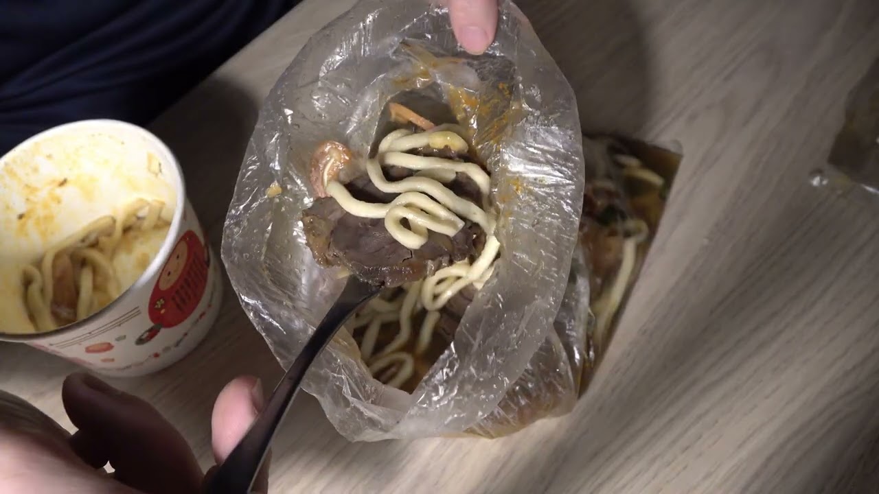 ASMR - TAIWAN BEEF NOODLE SOUP (A BIT MESSY NO BOWL) EATING SOUNDS