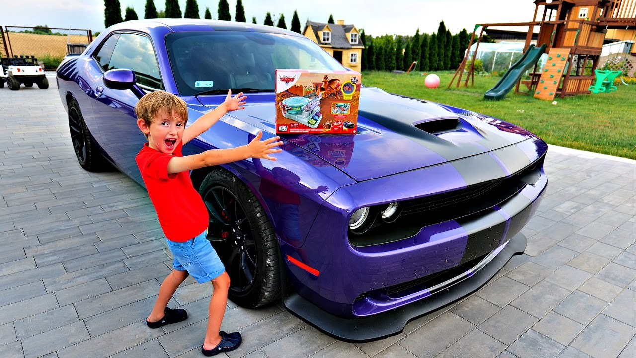 CHŁODNICA GÓRSKA MIKROAUTA i DODGE CHALLENGER HELLCAT