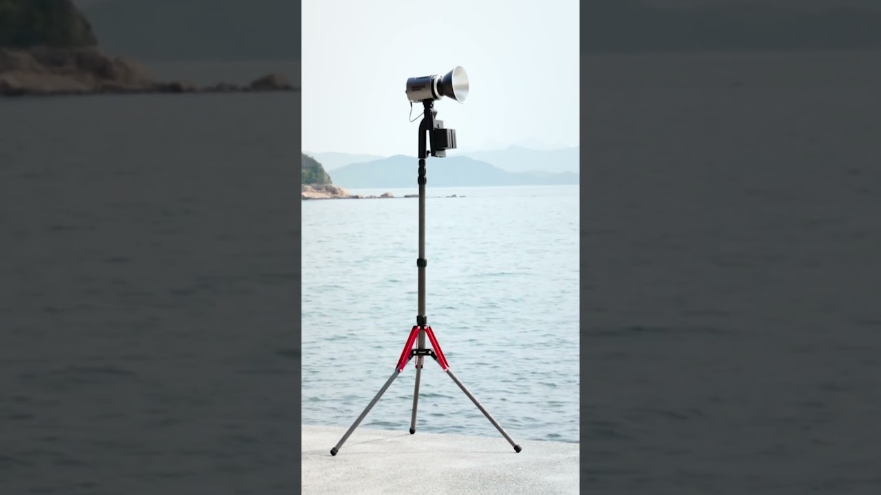 NEEWER ST210R Carbon Fiber Light Stand with 180&deg; Reversible Legs