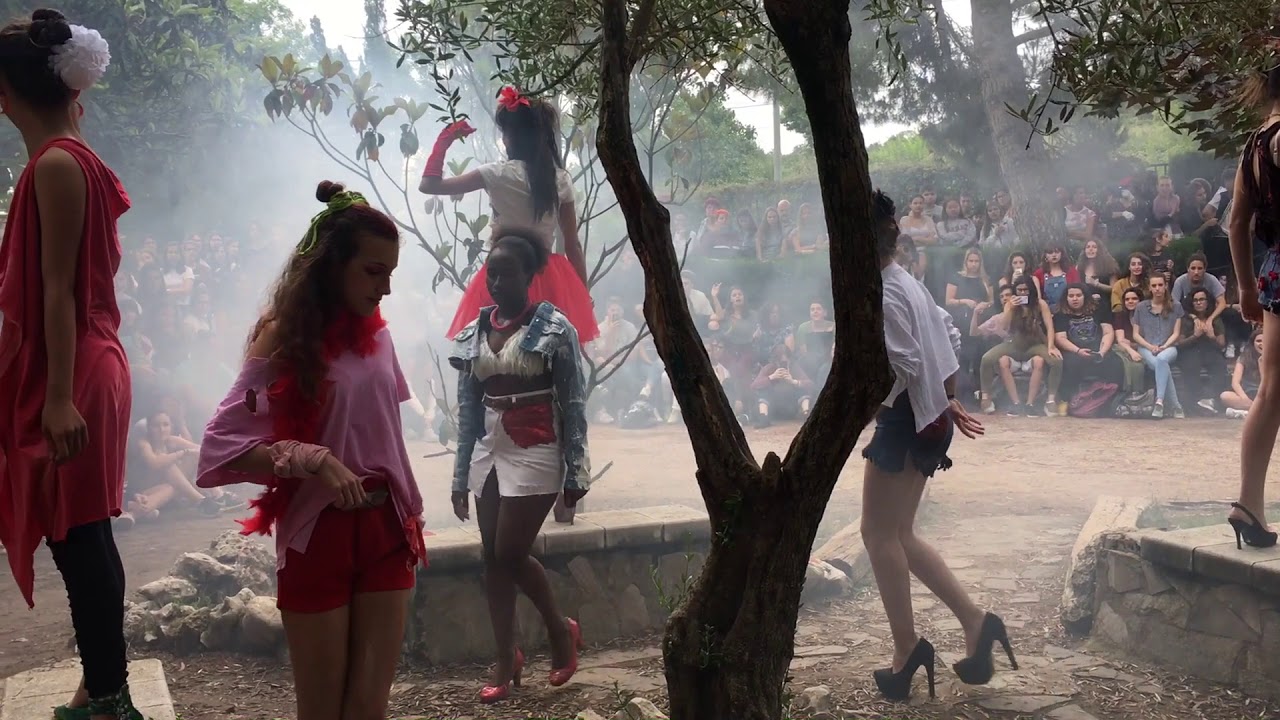 CATWALK DISASTER DESFILE
