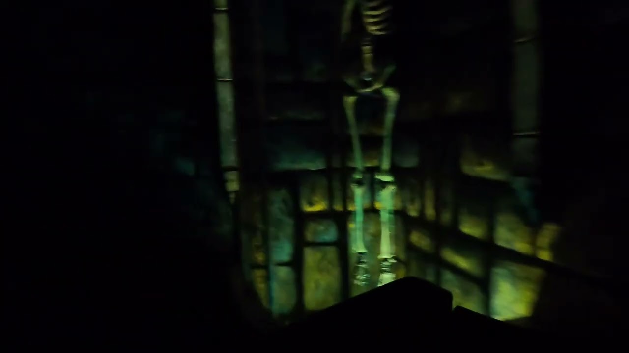 Blanche-Neige et les Sept Nains (Snow White and the Seven Dwarfs)-Ride Experience- Disneyland Paris