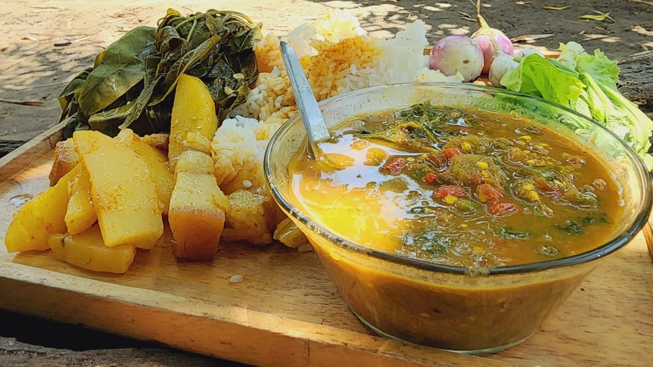ဝက်သားအားလူးဟင်းထက် မေမေလက်ရာ ငပိချက်နဲ့တင်ထမင်းစားကောင်းချက် 🔥😋😋