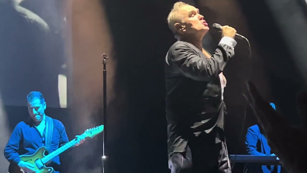 mORRISSEY “eVERY day is like sUNDAY” 