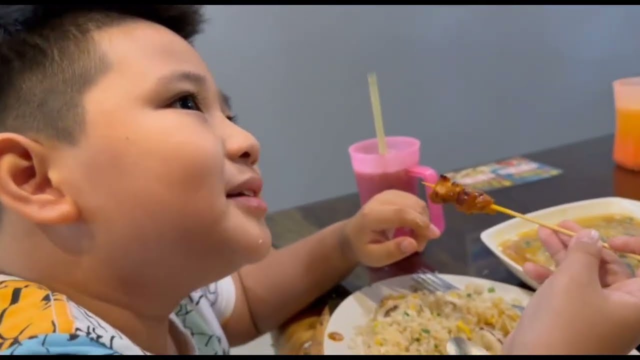KITA KELUAR DINNER DI LUAR DULU #eatingvideos #eating #dinnertime #makan #makanmalam 