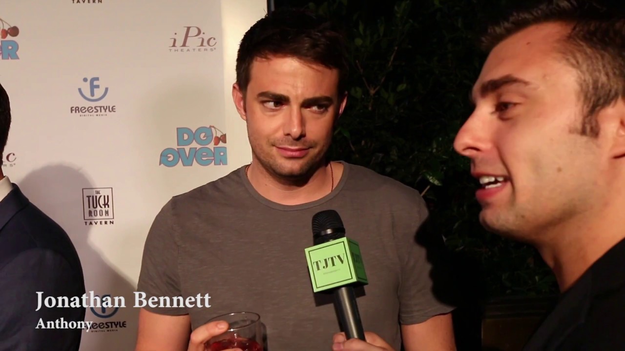 Jonathan Bennett Puts Frozen Peas On His Balls! ***not clickbait*** | Celebrity Interviews!