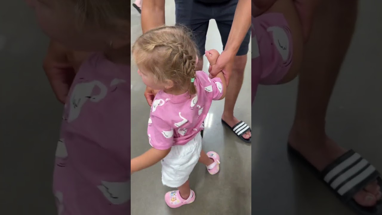 Safety mom hacks! #safety #momhack #traveltips #travel #shortsvideo