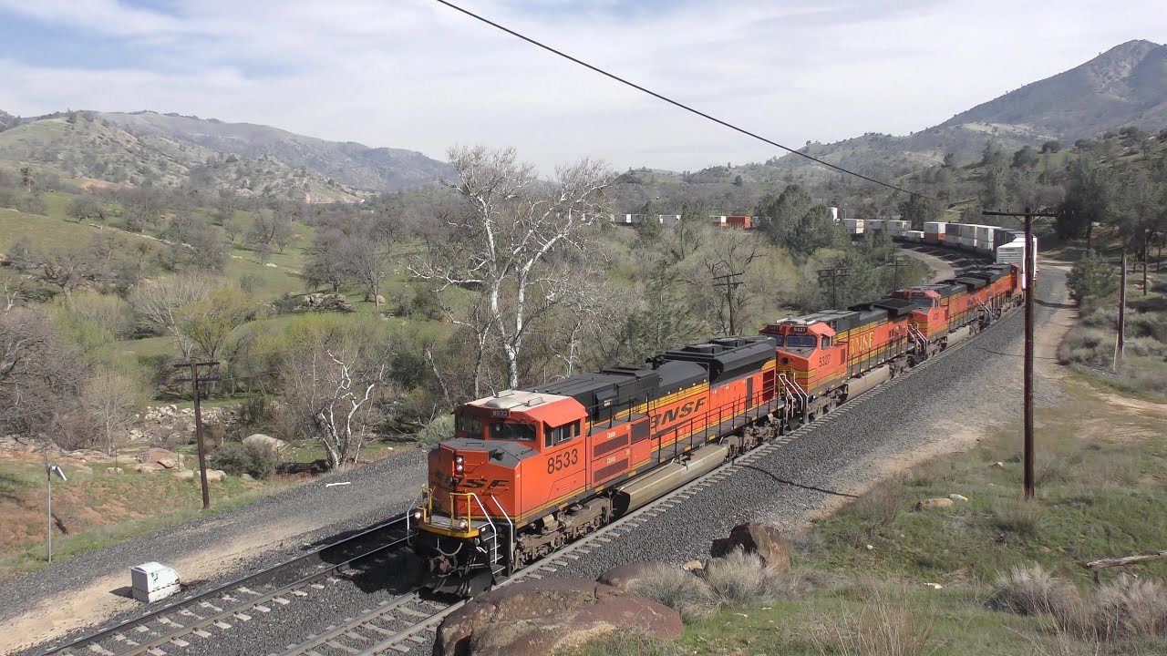Trains on Tehachapi Pass in March 2018 - 4K