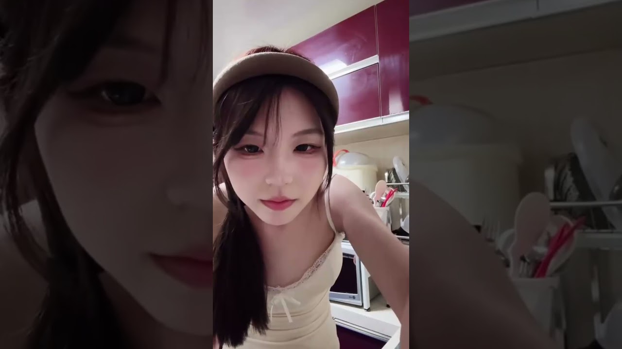 美女直播失误，这少妇身材太好了吧！