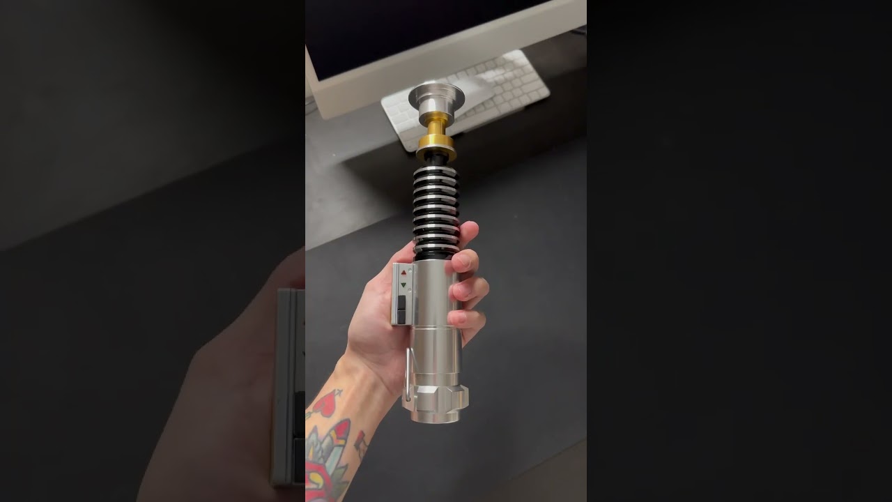 Luke Skywalker LEGACY Lightsaber - Galaxy&rsquo;s Edge #starwars #lukeskywalker #lightsaber #shorts