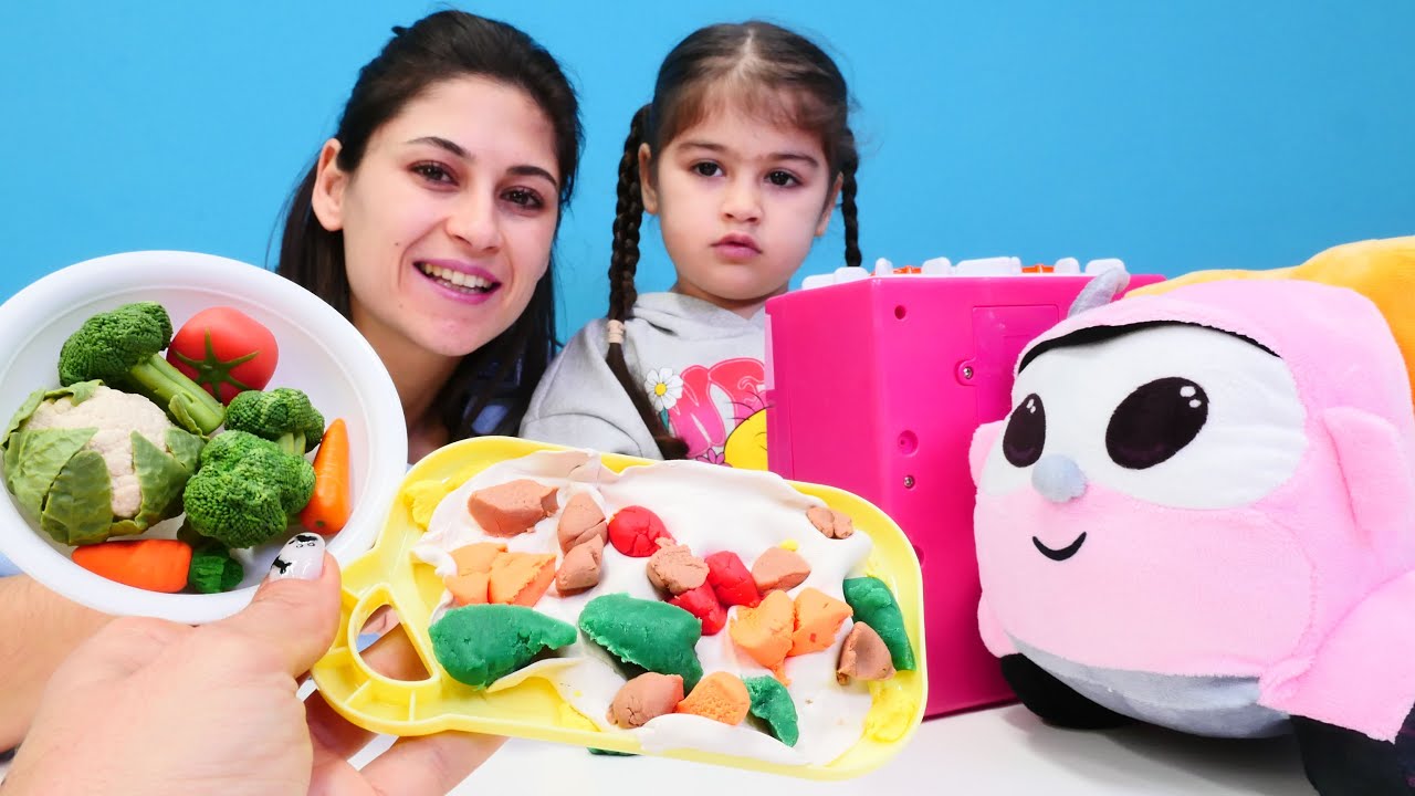 Çocuk videoları. Ayşe ve Defne fırında sebze hazırlıyor. Yemek yapma oyunları