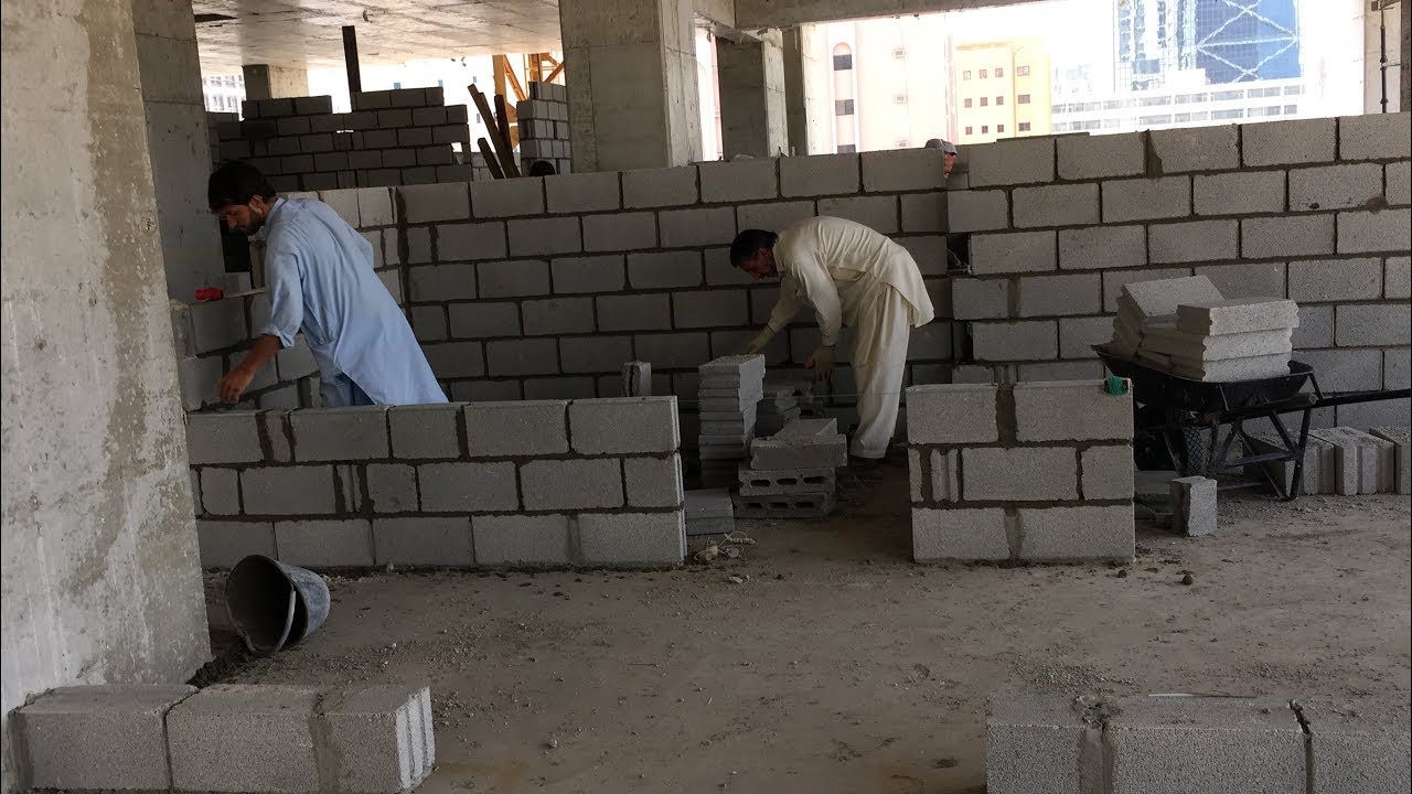 كيف تتأكد ان المقاول قسم البيت صح ؟ بناء اول مدماك (صف) من جميع الجدران واستلامها