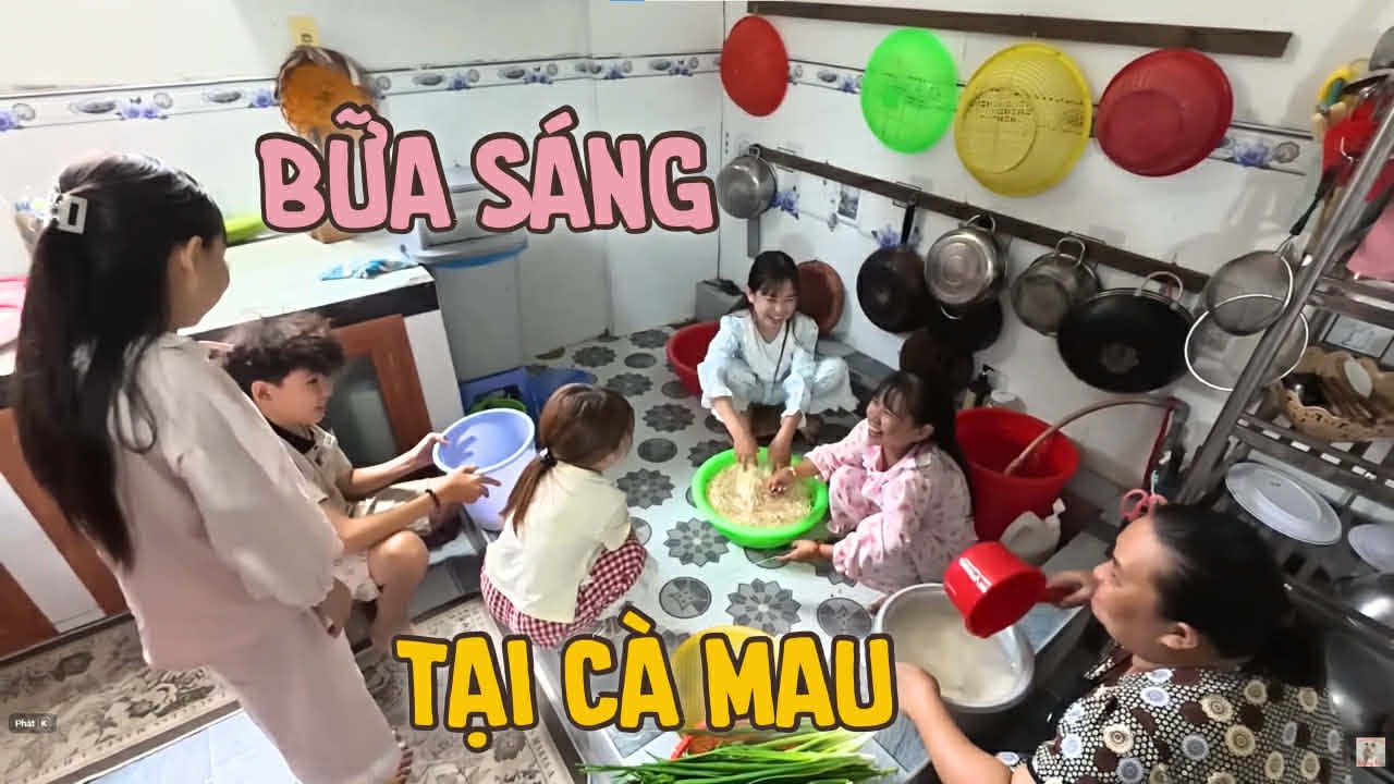 Bữa Sáng Rộn Ràng Của Biệt Đội Tí Hon Tại Cà Mau || Vợ Chồng Bé Bỏng