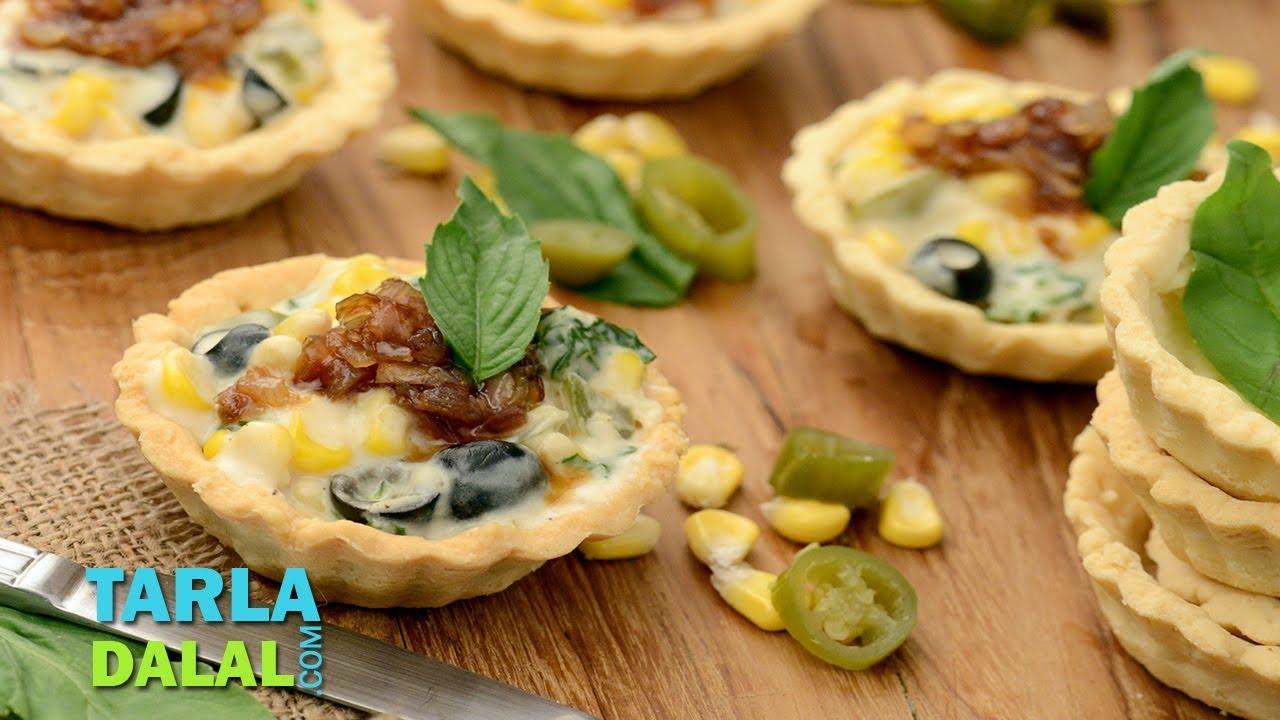 कॅरेमलाईस्ड  प्याज़़ के साथ चीजी कॉर्न टार्ट्स | Cheesy Corn Tarts with Caramelised Onions